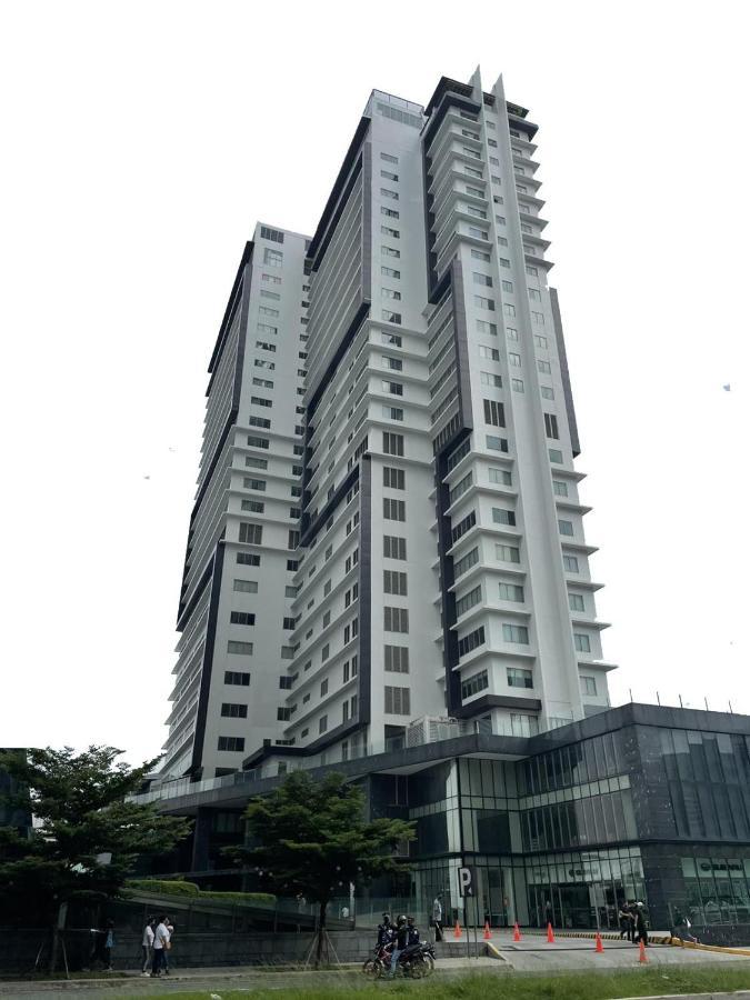 The Residences At Bcct Manila Exterior photo